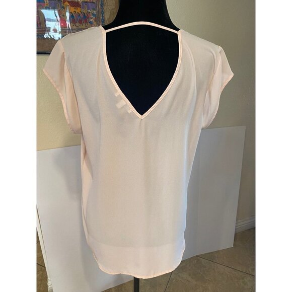 DR2 V-neck pleated front cap sleeve top, size Large - Picture 2 of 6